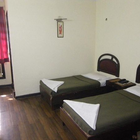 Hotel Metro Continental Delhi Szoba fotó