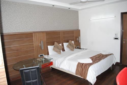Hotel Metro Continental Delhi Szoba fotó