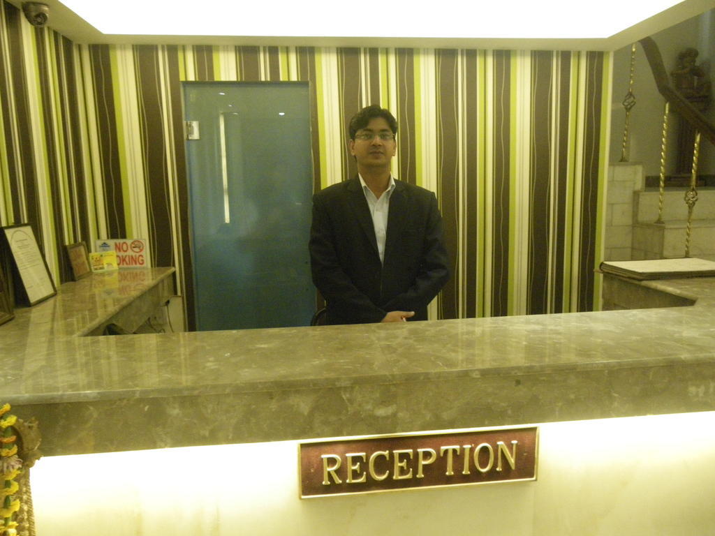 Hotel Metro Continental Delhi Kültér fotó